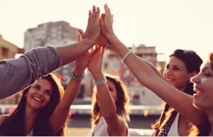 559917_high_fives_crop2
