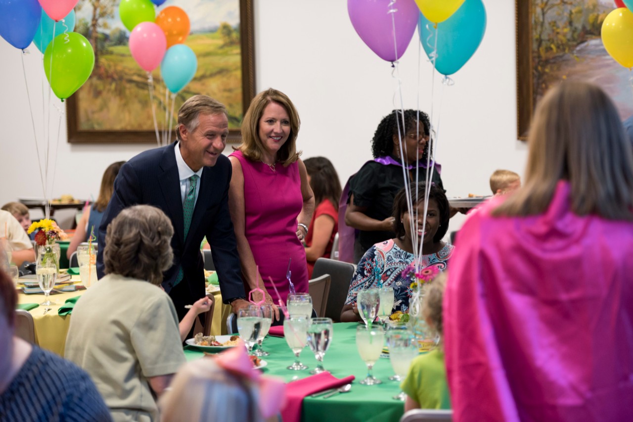8/18/2017 Governor Bill Halslam and First Lady Crissy Haslam greet Tennessee's Top 100 Readers