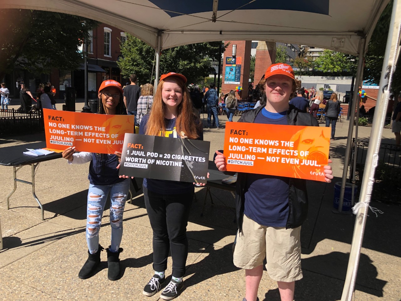 10.13.19 Knox LitUp Truth Initiative Booth 10.13.19 Knox LitUp Truth Initiative Booth