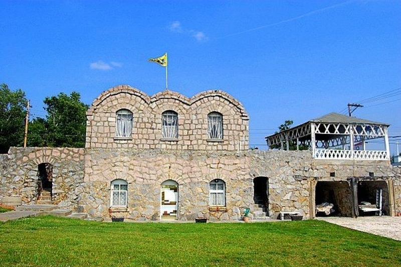 Millennium_Manor