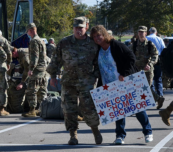 Families, friends, and fellow service members gathered to greet Tennessee National Guardsmen as they return home from a yearlong deployment, Nov. 1, at Smyrna’s Volunteer Training Site. Members of the 913th Engineer Company and the 269th Military Police Company deployed supporting operations near Laredo, Texas. (Photo by Edgar Castro) Families, friends, and fellow service members gathered to greet Tennessee National Guardsmen as they return home from a yearlong deployment, Nov. 1, at Smyrna’s Volunteer Training Site. Members of the 913th Engineer Company and the 269th Military Police Company deployed supporting operations near Laredo, Texas. (Photo by Edgar Castro)
