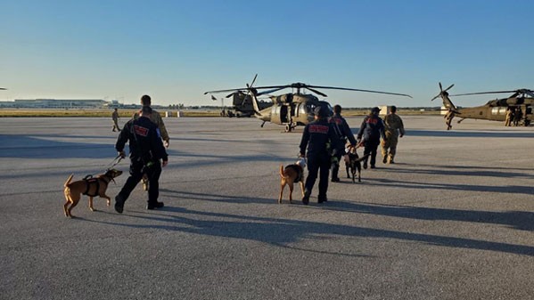 Crewmembers from the Tennessee National Guard’s 1-230th Assault Helicopter Battalion prepare to airlift K9 urban search and rescue teams to remote sites affected by Hurricane Ian. (Submitted photo) Crewmembers from the Tennessee National Guard’s 1-230th Assault Helicopter Battalion prepare to airlift K9 urban search and rescue teams to remote sites affected by Hurricane Ian. (Submitted photo)