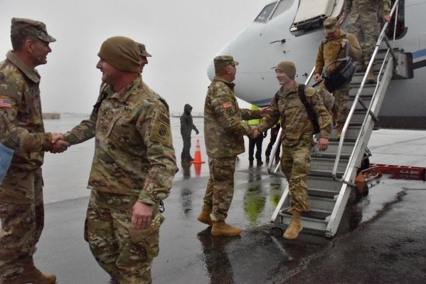 Soldiers from the Tennessee National Guard’s 1st Battalion, 181st Field Artillery Regiment, are greeted by Brig. Gen. Warner Ross and the Tennessee National Guard Command Team as they arrive at Smyrna’s Volunteer Training Site, Feb. 3, following a successful 10-month deployment to the Middle East. (photo by Sgt. 1st Class Timothy Cordeiro) Soldiers from the Tennessee National Guard’s 1st Battalion, 181st Field Artillery Regiment, are greeted by Brig. Gen. Warner Ross and the Tennessee National Guard Command Team as they arrive at Smyrna’s Volunteer Training Site, Feb. 3, following a successful 10-month deployment to the Middle East. (photo by Sgt. 1st Class Timothy Cordeiro)