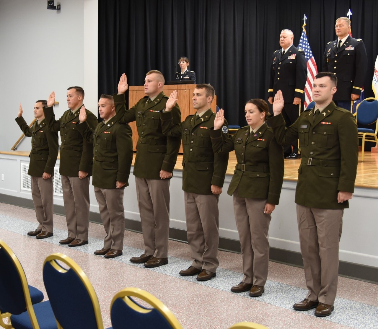 Seven newly commissioned Tennessee National Guard officers take the oath of office during a special ceremony at Smyrna’s Volunteer Training Site on August 18. The new officers graduated from Smyrna’s 18-month-long Officer Candidate School at the 117th Regional Training Institute and will now join the National Guard as platoon leaders and junior staff officers. (photo by retired Sgt. 1st Class Edgar Castro)
