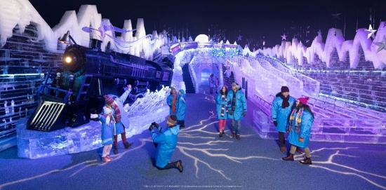 Gaylord Opryland ICE! Polar Express Exhibit